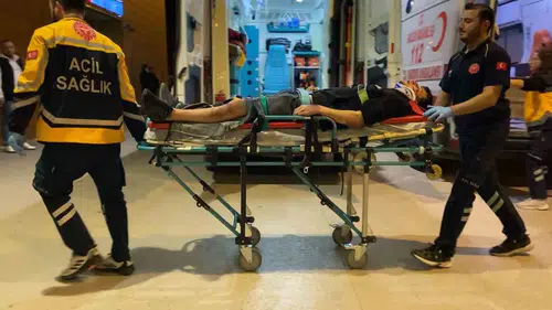 İnegöl'de sollama girişimi faciayla bitti: İki genç yaralandı