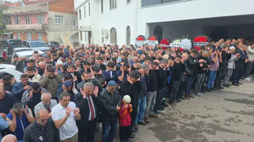 Okulda kalp krizi geçiren 9 yaşındaki Ömer Halis son yolculuğuna uğurlandı