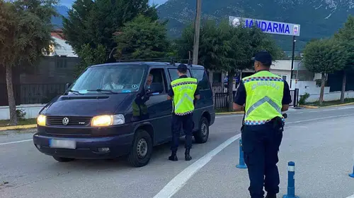 Muğla yollarında sıkı denetim: 45 sürücüye trafikten men ve ehliyet cezası