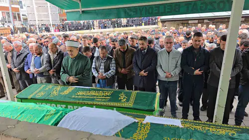 Yozgat'ta yürek yakan veda: Trafik kazasında yaşamını yitiren anne ve iki çocuğu defnedildi
