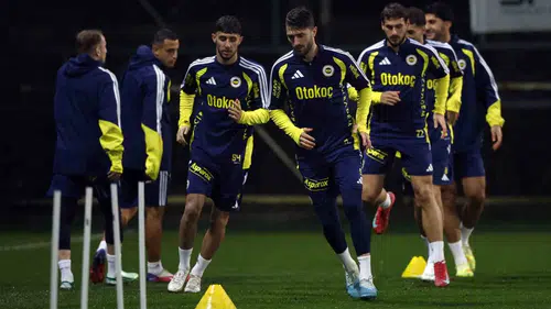 Fenerbahçe'de Göztepe mesaisi bitti: Dirk Kuyt yönetiminde kritik hazırlıklar tamamlandı