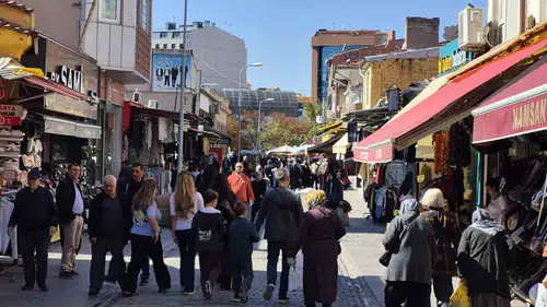 Eskişehir'de güneşli havayı gören kendini Hamam Yolu'na attı