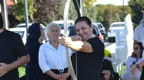 Kemahlı kadınlar geleneksel okçulukta buluştu: İlk turnuva büyük ilgi gördü