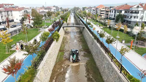 İnegöl'de kış hazırlığı: Kanal İnegöl'de taşkın riskine karşı temizlik mesaisi