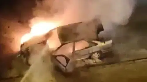 Melikgazi'de park halindeki araç küle döndü: Yangın anı kamerada