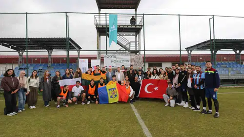 Erzurum'da Avrupa ve Türkiye karmaları dostluk için sahaya indi