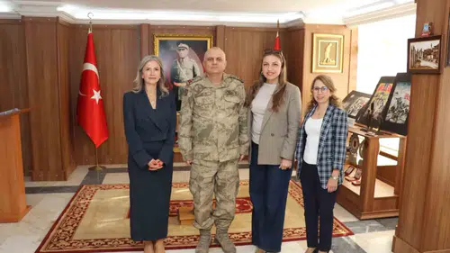Kars Kızılay'dan Tuğgeneral Halil Coşkun'a nezaket ziyareti