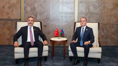 Bakan Fidan Bakü'de diplomasi trafiğini hızlandırdı: Azerbaycanlı mevkidaşıyla kritik görüşme