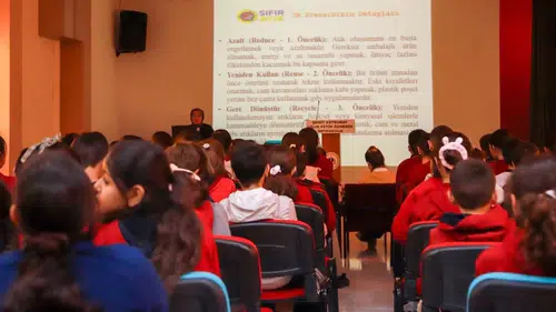 Erzincan'da ortaokullu öğrencilere uygulamalı çevre ve geri dönüşüm eğitimi