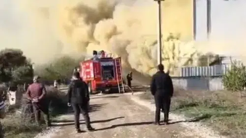 Geyve'de mobilya atölyesini saran alevler paniğe yol açtı