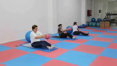 Şehzadeler'de kadınların sporla buluşma noktası: Haftanın beş günü aktif yaşam