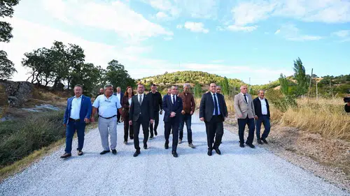 Demirci'de 12 mahalleyi birbirine bağlayan 46 kilometrelik ulaşım hattı yenilendi