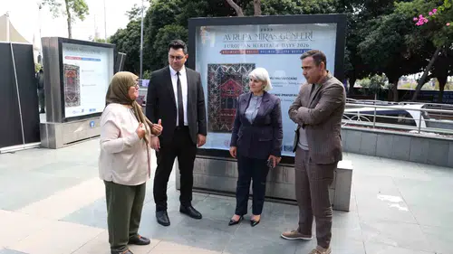 Antalya’nın 800 yıllık halı dokuma geleneği Cumhuriyet Meydanı’nda hayat buluyor