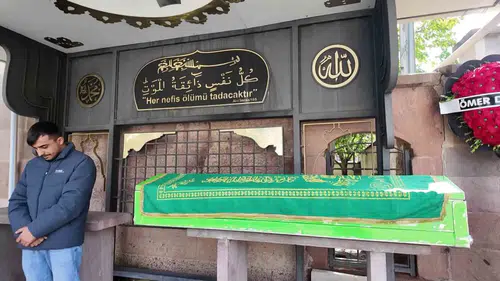 Emekliliğinin tadını çıkaramadan aramızdan ayrıldı: Eğitim camiası Ruhi Öğretmen'e ağlıyor
