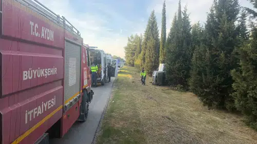 Aydın-İzmir otoyolunda direksiyon hakimiyeti kayboldu: 2 yaralı