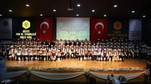 Düzce'de 108 hafız için icazet günü: Hem fen hem ilim yolunda yeni nesil