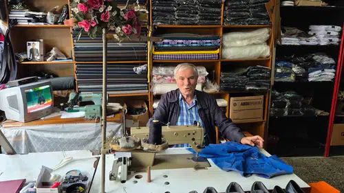 Oymalıtepe'nin son terzisi İsmail Ayaz 60 yıllık emeğini dikiş makineleriyle yaşatıyor