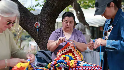 Bodrumlu kadınların el emeği rengarenk gölgeliklere dönüşüyor