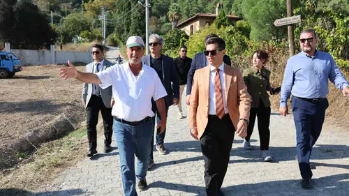 Marmaris'in zorlu coğrafyasında beton yol hamlesi: Çetibeli'nde çalışmalar sürüyor