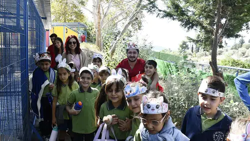 Kuşadası'nda yüzlerce öğrenci rehabilitasyon merkezinde hayvanlarla buluştu