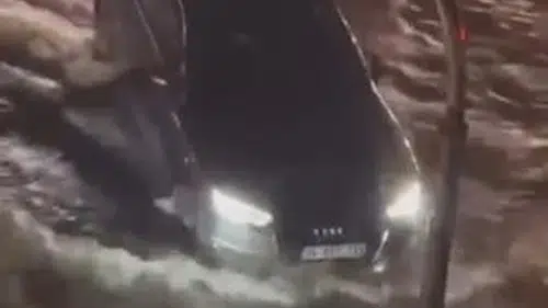 İstanbul'da sağanak felaketi: Maltepe'de ana arterler sular altında kaldı