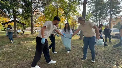 Kastamonu Üniversitesinde Yeşil Kampüs İçin 10 Torbalık Temizlik Seferberliği