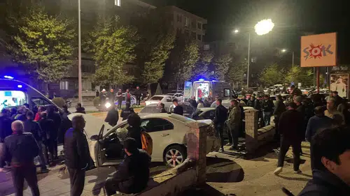 Çorum'da cadde ortasında zincirleme kaza: 4 yaralı ve büyük maddi hasar