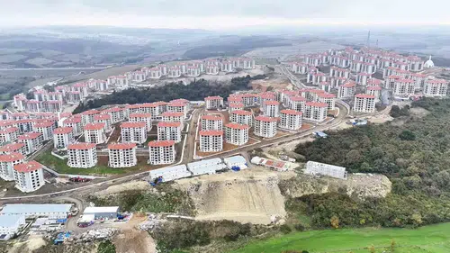 Arnavutköy TOKİ konutlarında düğüm çözülemiyor: 3 bin 932 aile anahtar bekliyor