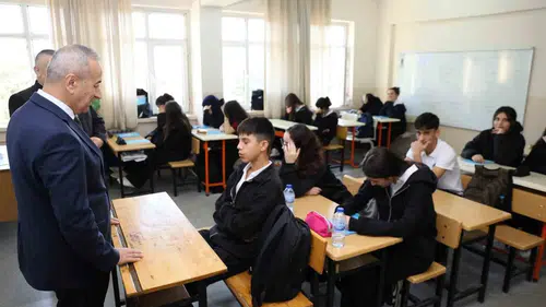 Nevzat Akbaş'tan mesleki eğitim vurgusu: Gençlerin hedefleri masaya yatırıldı