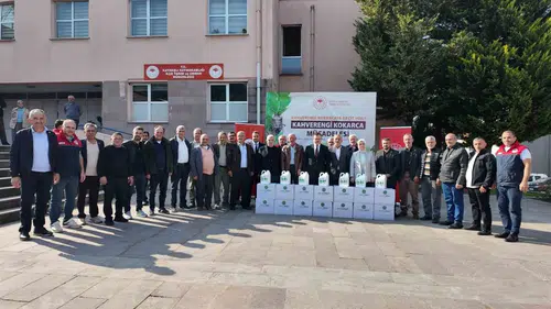 Düzce'de fındık bahçelerini istila eden kahverengi kokarcaya karşı muhtarlar sahaya iniyor