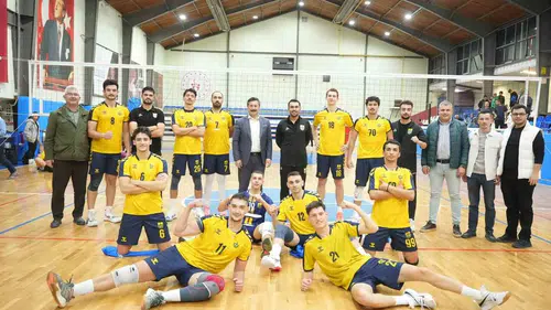 Yenişehir Belediyespor voleybolda set vermeden zirveye yürüyor