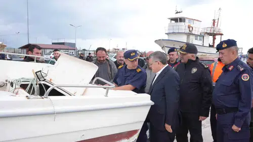 Sinop açıklarında alabora olan teknede kaybolan gazi polis için dev operasyon