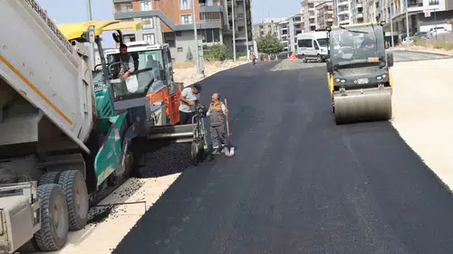 Karaköprü'de hastane ulaşımını rahatlatacak yeni bulvar trafiğe açıldı