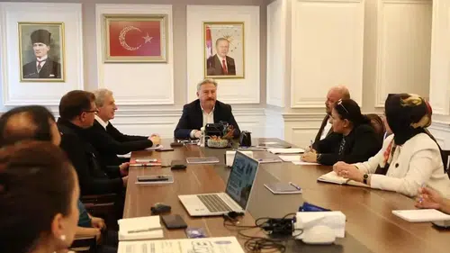 Melikgazi'de Hasat Zamanı: Yahyalı ve Develi'nin Elmaları Çarşı'ya Taşınıyor