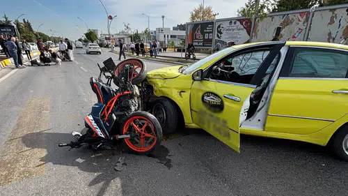 Edirne'de trafik kazası: Taksi ile motosikletin çarpışması sonucu iki kişi hastanelik oldu