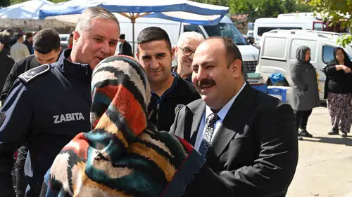 İnönü Belediye Başkanı Serhat Hamamcı pazar esnafının nabzını tuttu