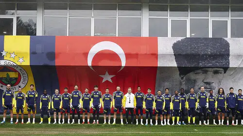 Fenerbahçe'de Göztepe mesaisi: Dirk Kuyt yönetiminde taktik prova