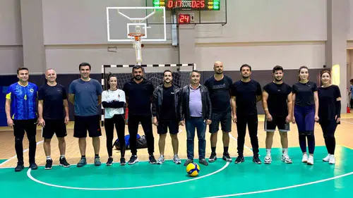 Koçarlı'da voleybol heyecanı: Milli Eğitim geriden geldi şampiyon oldu