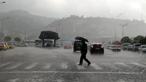 Erzincan'da meteorolojiden fırtına ve sağanak uyarısı: Rüzgar hızlanıyor
