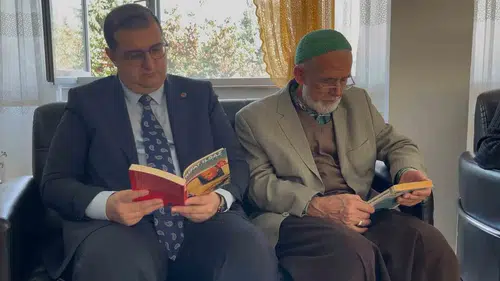 Elazığ'da huzurevi sakinleri için gönül köprüsü: Kitaplar ve anılarla buluştular