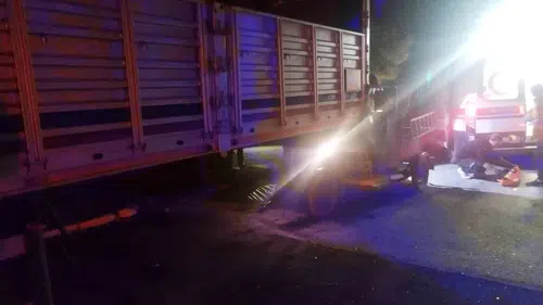 Karapınar'da park halindeki römorka çarpan motosiklet sürücüsü ağır yaralandı