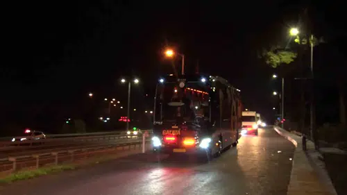 Derbi zaferi sonrası Galatasaray kafilesi Kemerburgaz'a döndü