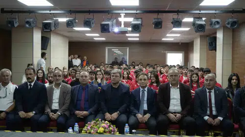 Ertuğrul Sağlam'dan genç sporculara başarı ve ahlak vurgusu