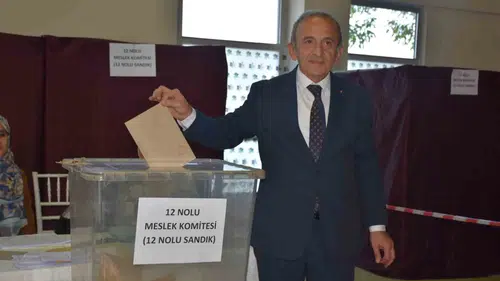 Manisa Ticaret ve Sanayi Odası'nda Mehmet Yılmaz dönemi güven tazeleyerek devam ediyor