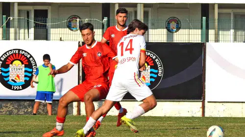 Çeşme Belediyespor evinde penaltı kaçırdığı maçta Yelkispor'a boyun eğdi