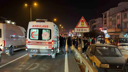 Düzce Beyciler Kavşağı'nda motosiklet ve otomobil çarpıştı: Bir yaralı