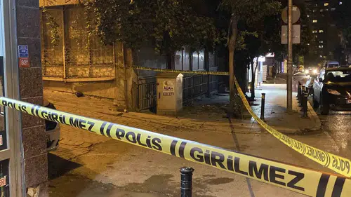 Zeytinburnu'nda sokak ortasında silahlı çatışma: Mermiler evlerin içine kadar girdi