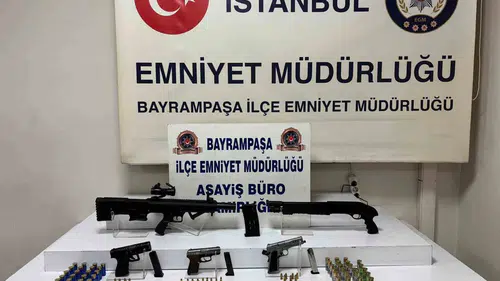 Bayrampaşa'da bir eve düzenlenen operasyonda cephanelik çıktı