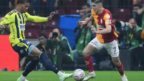 RAMS Park'ta Osimhen Fırtınası: Galatasaray Derbinin İlk Yarısını İki Golle Kapattı