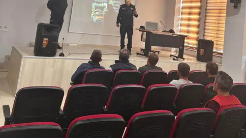 Aydıntepe'de ruhsatlı silah sahiplerine kritik güvenlik eğitimi verildi